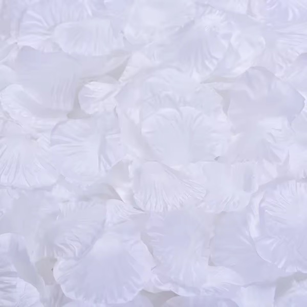 Colourful Artificial Romantic Rose Petals (White)
